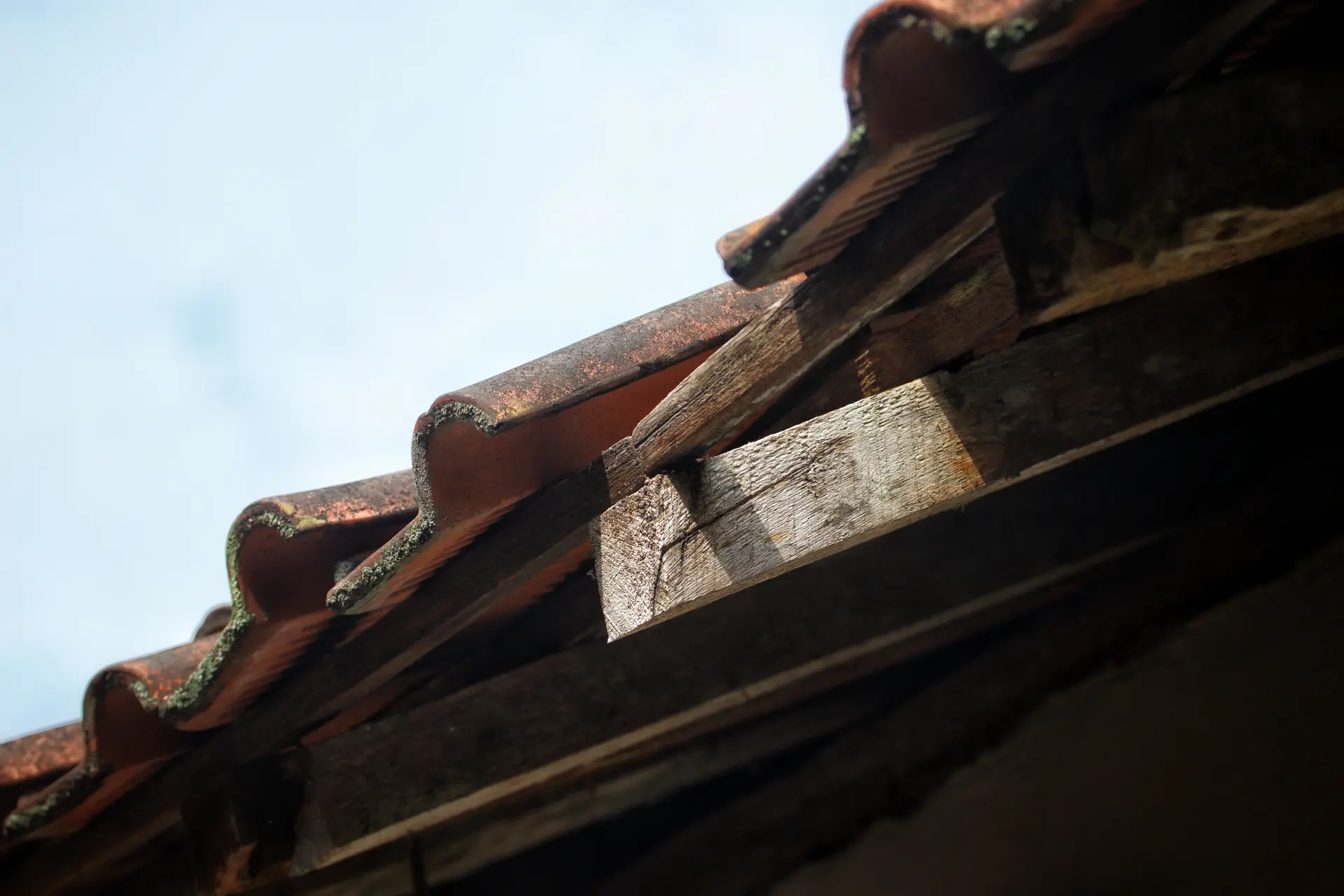 How to Tell If Your Roof Needs Fixing